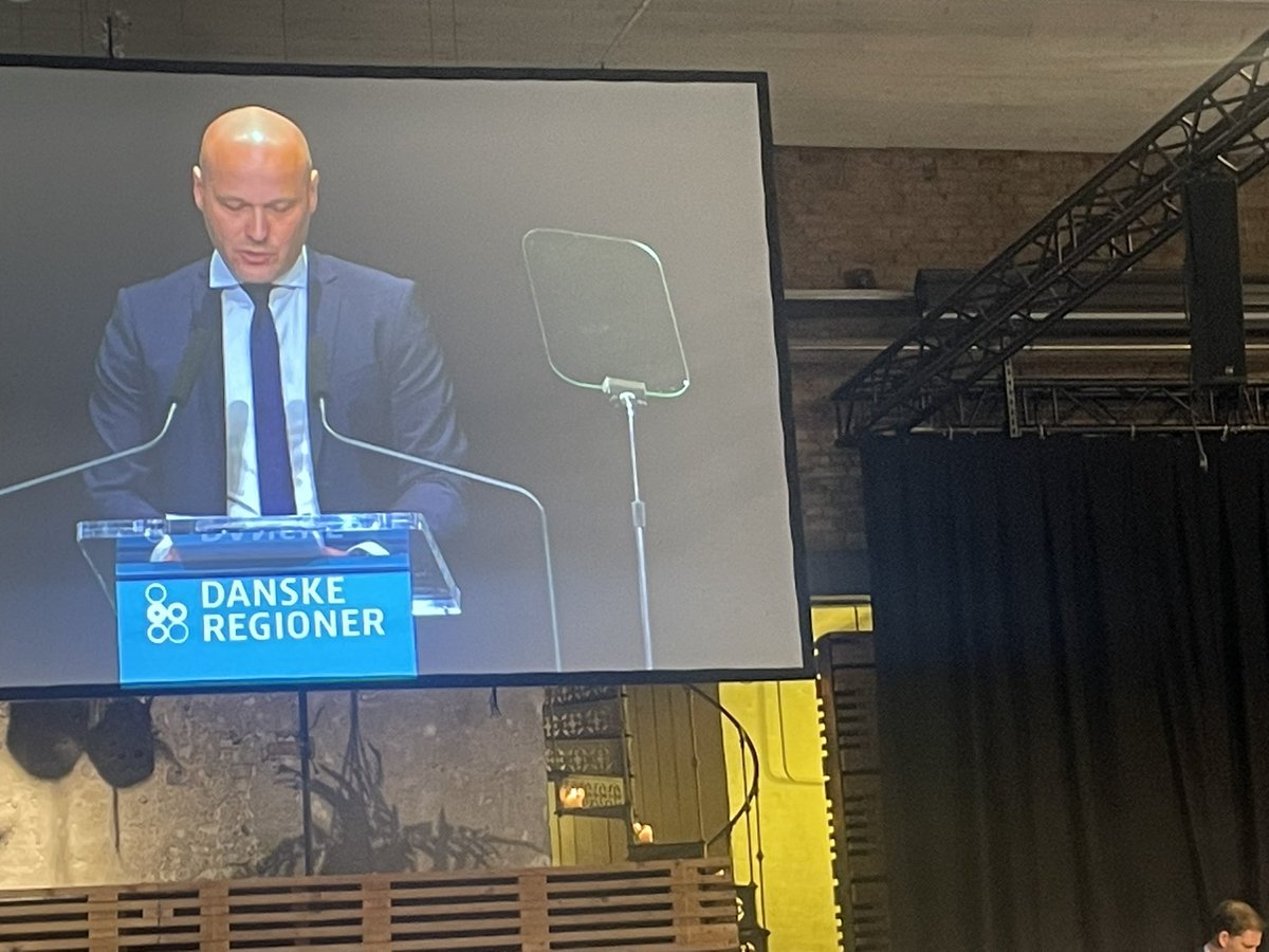 Løsninger i fællesskab er dagens mål. I en skøn stuvende fuld sal mødes centrale aktører til Regionernes Politiske topmøde 2023. @pharmadanmark er klar til at byde ind - mere sundhed kræver mere tværfaglighed #dksundpol #dklifescience