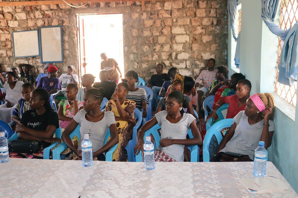 MadvocateCbo's tweet photo. An ongoing community dialogue at kwa Mwavitswa village , Shimo La Tewa ward to reduce political friction for peaceful co-existence and cohesion Supported by @SFCG_Kenya courtesy of #UchaguziBilaBalaa project funded by @EUinKenya
#AmaniDaima
@Huria_KE @MUHURIkenya @KECOSCE https://t.co/xKqBsRsONk