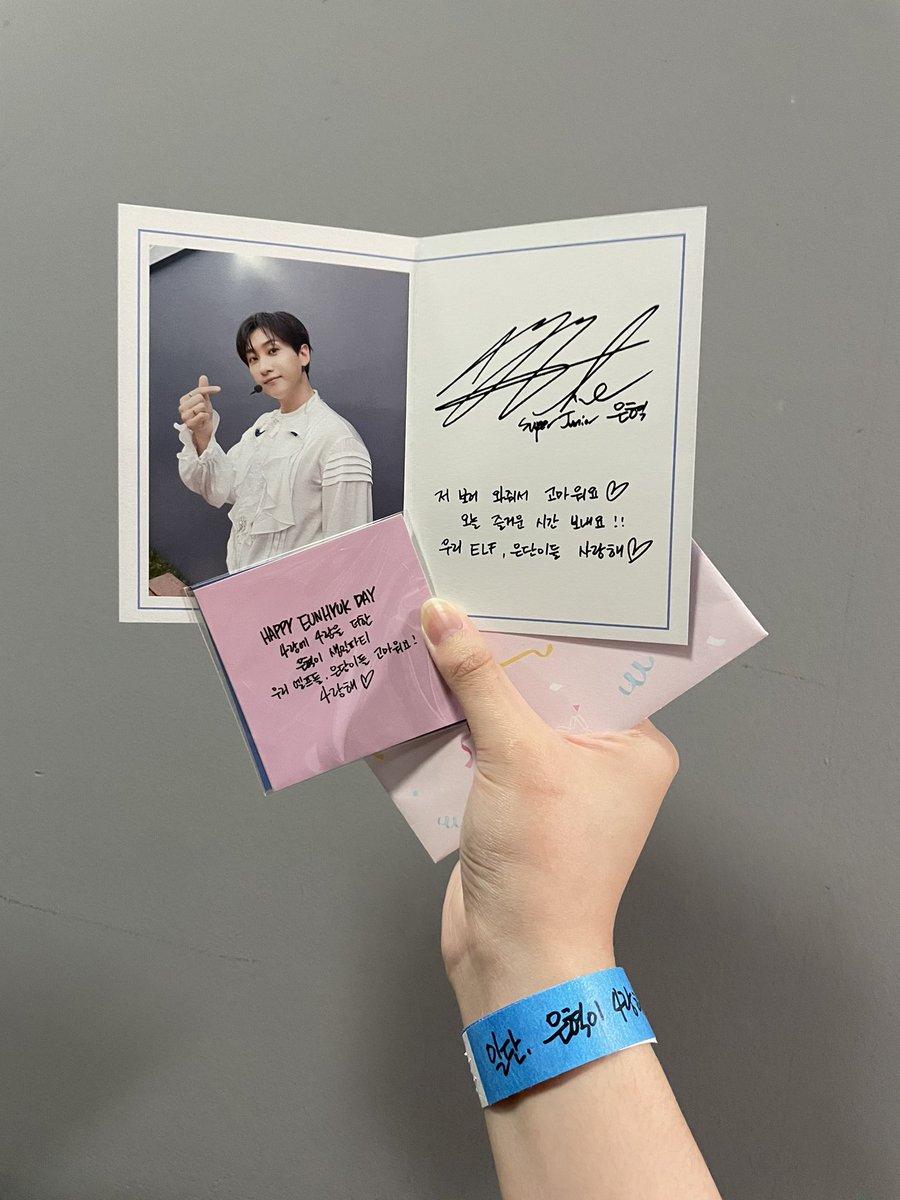 YvetteLin12's tweet photo. 230330 💙🌙🎂
<일단, 은혁이 4랑하는 4람들의 파티>
#은혁 #은혁생일 #혁재 #EUNHYUK 
#일단은혁이 #슈퍼주니어 #SUPERJUNIOR https://t.co/9bWgKBfheG