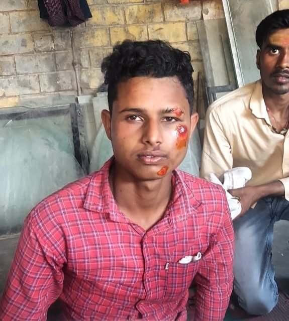 samajwadiparty's tweet photo. सरकार की नाकामी की भेंट चढ़ी रामनवमी पर भक्तों की आस्था ! 

अयोध्या में रामनवमी के मेले में प्रशासन की नाकामी के कारण फैली अव्यवस्था से मची भगदड़, कई श्रद्धालु घायल।

भाजपा सरकार आमजन की आस्था से कर रही खिलवाड़, बिना इंतजाम हो रहे धार्मिक आयोजन। https://t.co/01Lxgx300l