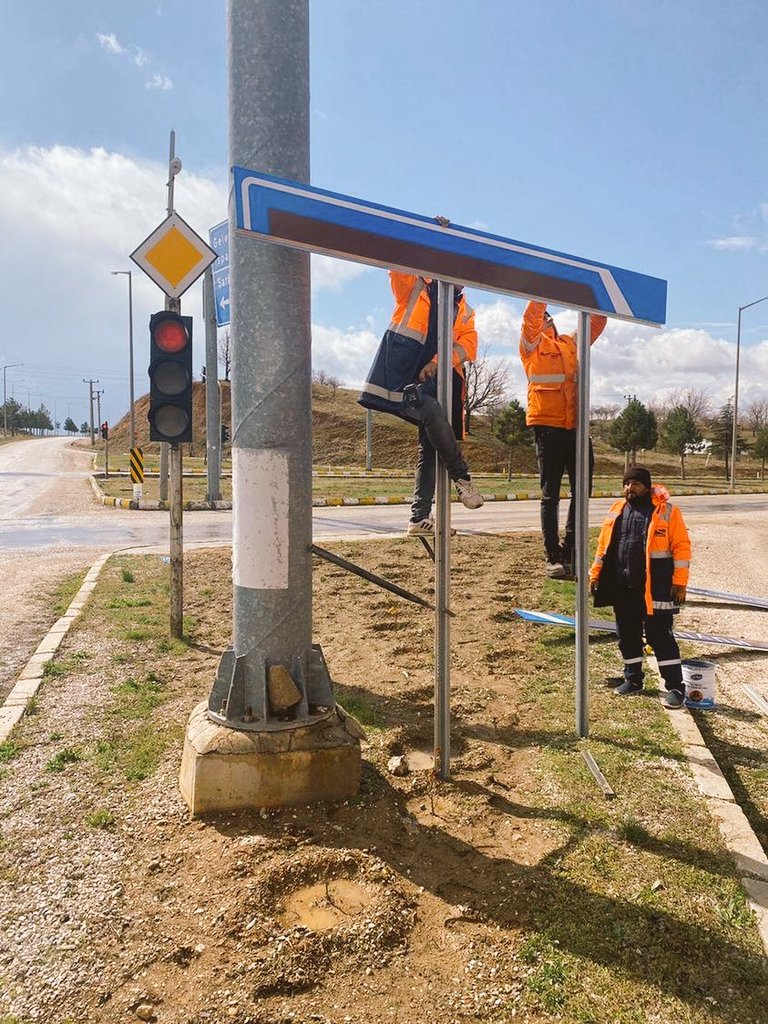 Karayollarında Neler Yapıyoruz❓ 📌#Isparta Yalvaç Yolu ⚒ Trafik