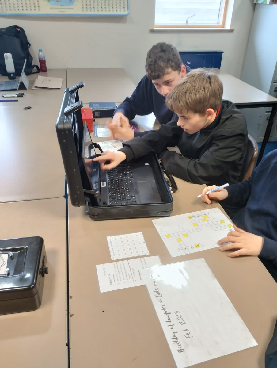 SGogledd's tweet image. Disgyblion @SyrHughOwen yn mwynhau dysgu am ddiogelwch Seibr hefo @NWPolice #STEM #EUfundscymru