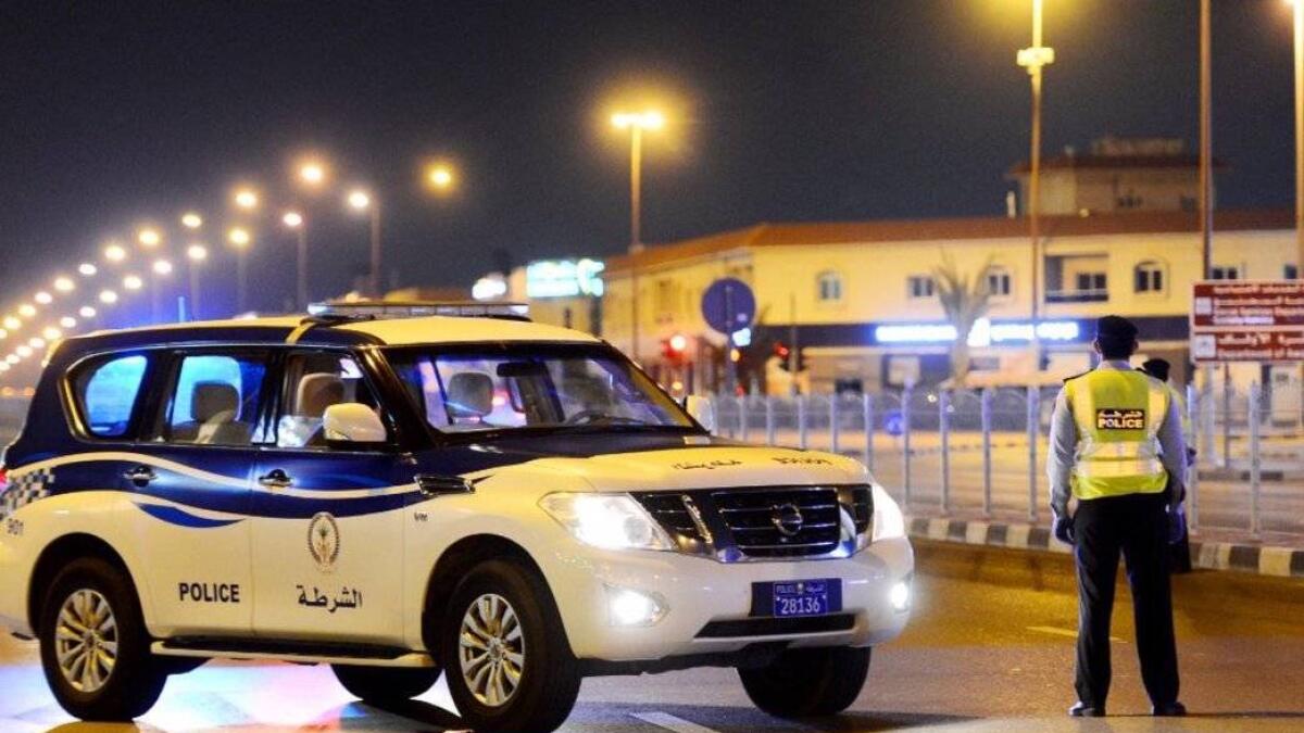 UAENews's tweet image. UAE: Police release initial autopsy findings after father kills wife and kids, jumps from 10th floor in Sharjah dlvr.it/SlhybL