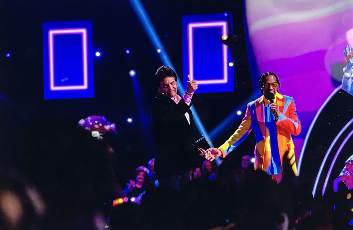 ErikEstrada's tweet image. Hope you enjoyed tonight "The Masked Singer" - 80's night!  Great fun~ electrifying sets~amazing cast &amp;amp; crew! Thank you for welcoming me! @MaskedSingerFOX