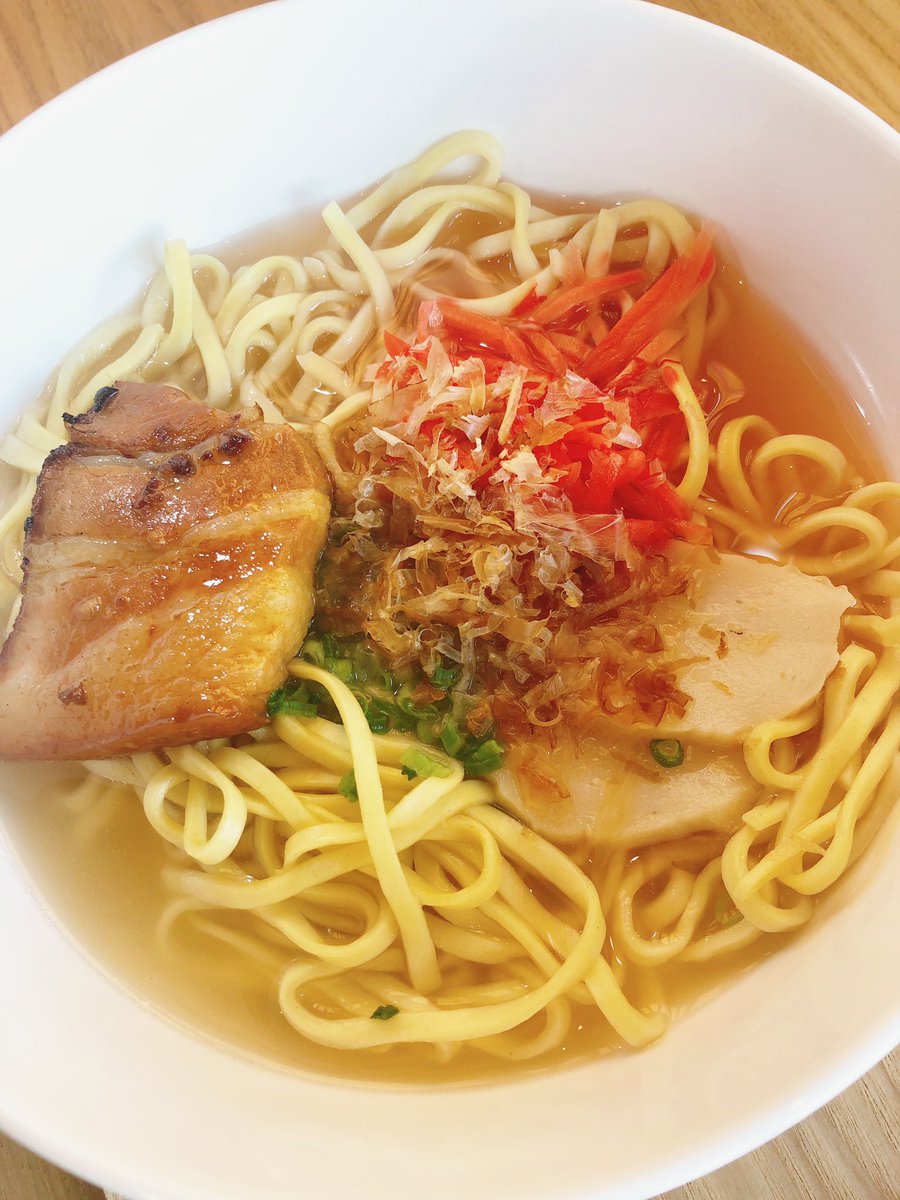 onigiriniki's tweet photo. 実はガパオがより味わい深くなっているのにお気づきでしょうか?
ホーリーバジルだけでなくコブミカンの葉を使ってより複雑で深い香りと味に仕上がっております👩‍🍳
沖縄そば、クラフトコーラ「龍神物語」も数に限りがございますがご用意しておりますので、ぜひお試しください❗️ https://t.co/vWAOTQl21P