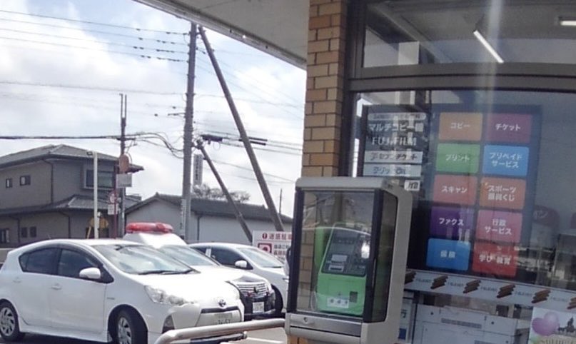 茨城 セブンイレブン前で事件】 ーー6名の警察官が対象者を囲むーー