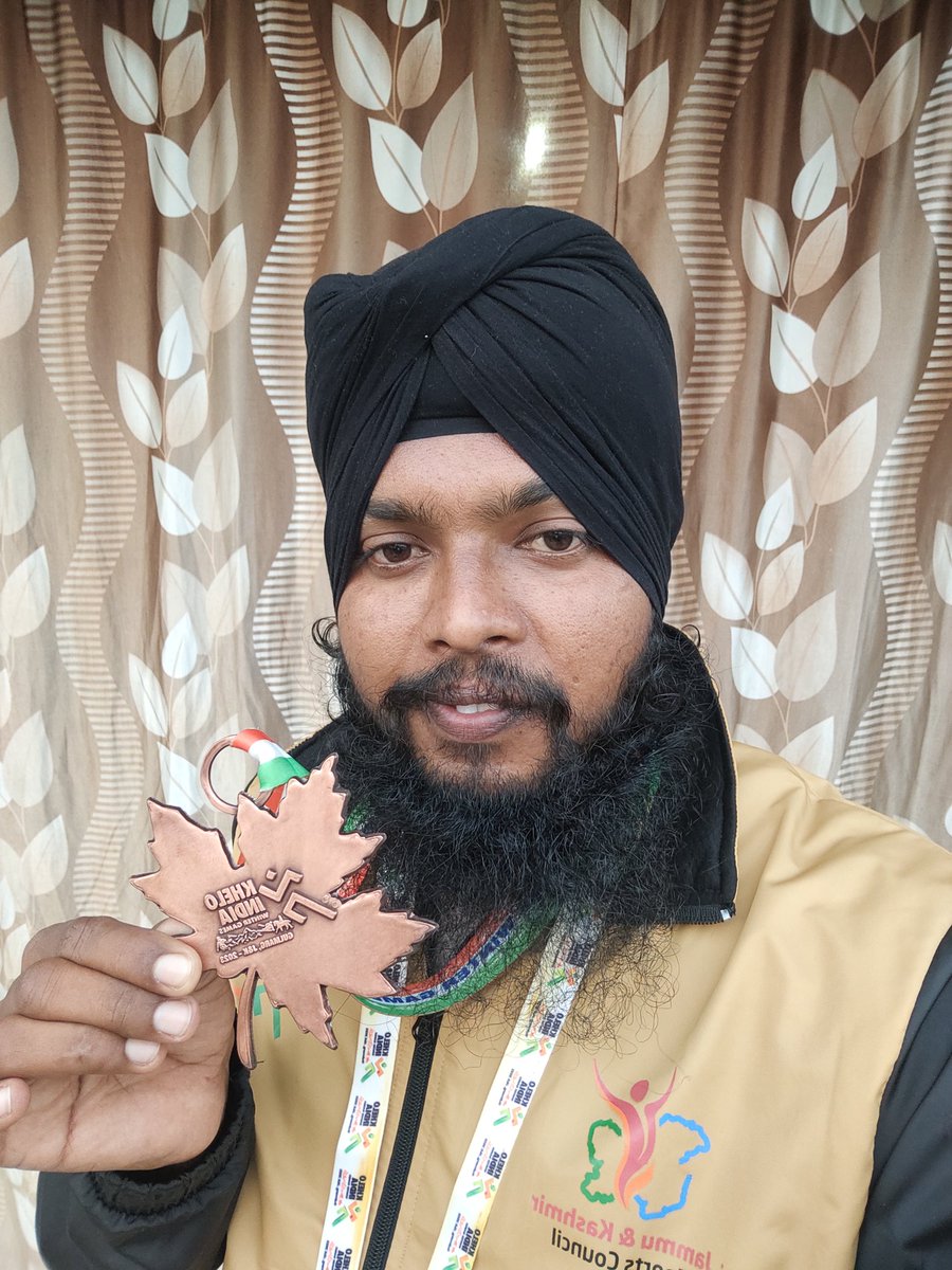Raftaar213's tweet photo. @rekhaaryaoffice माननीय खेल मंत्री जी हमे गर्व है कि हमने खेलो इंडिया खेलों में उत्तराखंड राज्य को, सिल्वर मेडल और ब्रोंज मेडल दिया है पर अफसोस किसी ने सम्मानित तक नहीं किया। https://t.co/4LBiEdIozX