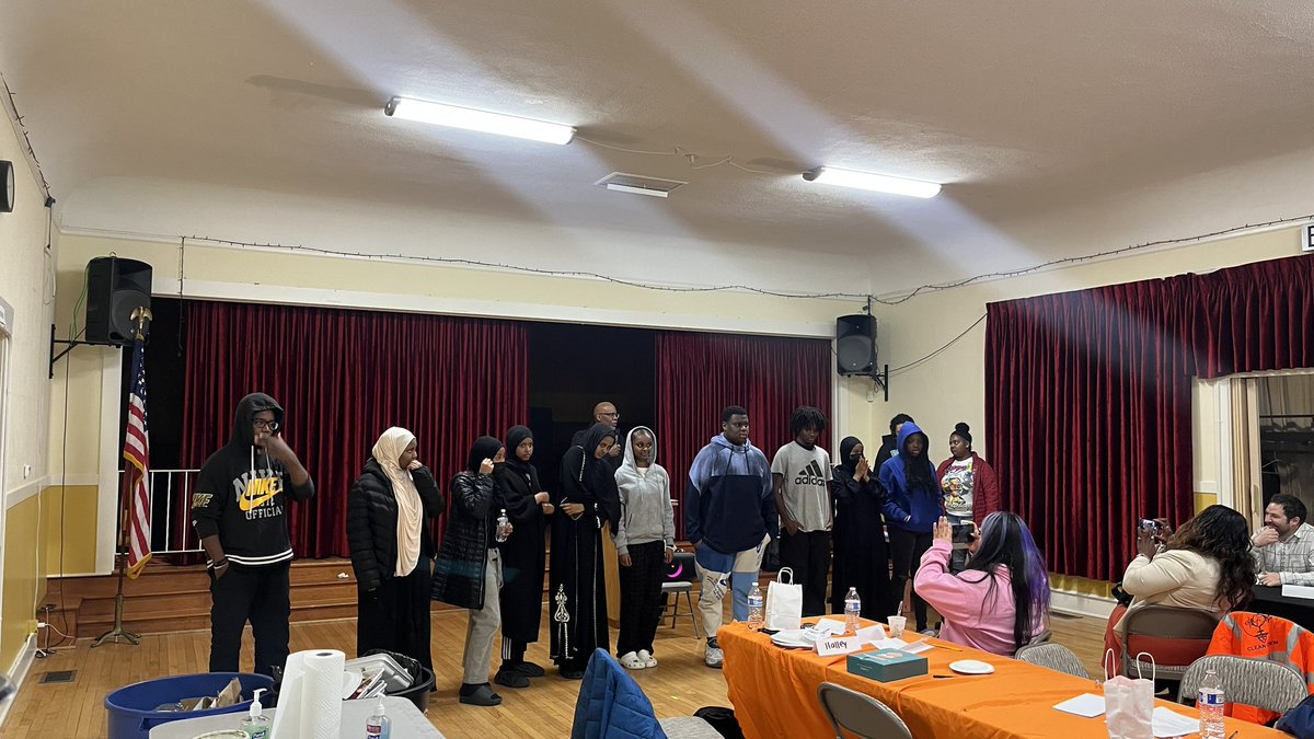 RBAC_Raphael's tweet photo. Shoutout to the @rainierbeach Engagement Workers for earning their credentials!
#RBAC #Seattle #SouthSeattle #SetTheRecordStraightRB #SESeattle #RainierBeach #CommunityBuilding https://t.co/BkVqeqr21e