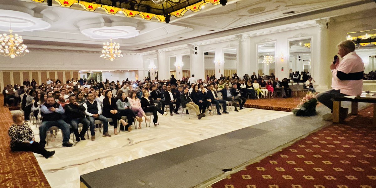 .<a href="/carlosalazraki/">Carlos Alazraki</a> es una de las voces  más valientes y críticas que hay en 🇲🇽 Hoy la militancia del <a href="/PAN_MH_CDMX/">Comité PAN Miguel Hidalgo</a> tenemos la oportunidad de escucharlo y platicar con él.

Gracias por tu tiempo, Carlos. Eres un gran vecino en MH y estamos muy contentos de compartir contigo.