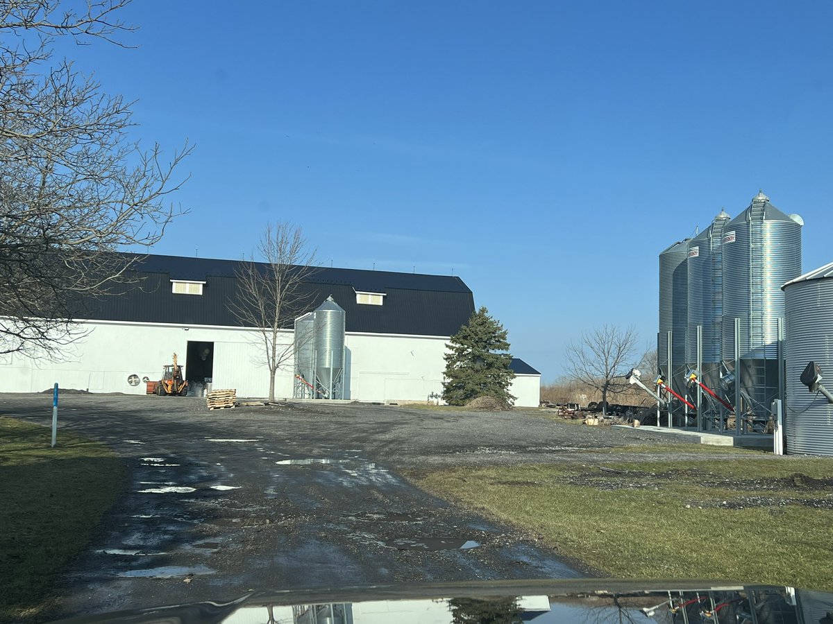 brewgaroo's tweet photo. This is the farm we get most of our grain to make beer, it’s located in Batavia.  So proud to keep it local! #Fairportbrewing #rochesterny #batavia come see how great NYS can taste! https://t.co/t6JAnXsLV4