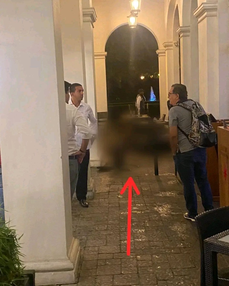 music02_jonray's tweet photo. #URGENTE 
👉 En Plaza Lagos vía a Samborondón, acaban de as3sinar a un hombre. La víctim@ estaba cenando en El Corte.

Únete a nuestro canal de TELEGRAM 👉https://t.co/GOFpfdS41Y https://t.co/tfTrbcEXtx
