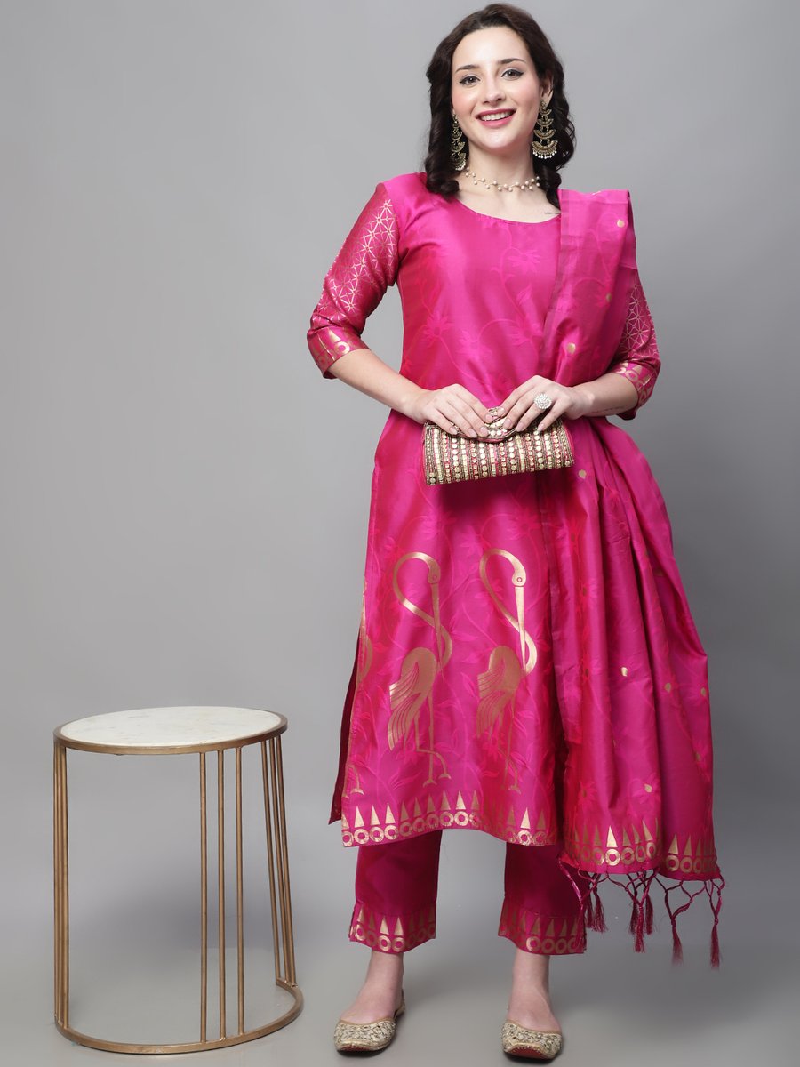 VredeVogel's tweet image. A pink kurta set: This is a great option for traditional fation wear, it's cozy and comfortable. 
.
.
.
#vredevogel #kurtaonline #kurtiset #kurtakids #trending #kurtamurahmalaysia #kurtakanakkanak #shopping #kurtaelrah #kurtasedondon #bajukurtamurah #indianfashion #ethnic