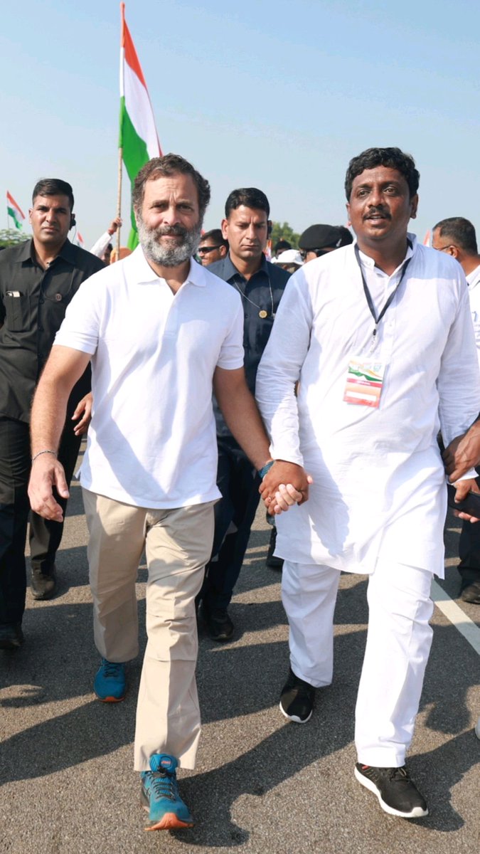 ThoomVenu's tweet photo. @RahulGandhi Rahul bhaiyya, Mera ghar…Aapka ghar. 

I welcome you to my home. 
We are family, it is your home too. 

@RahulGandhi https://t.co/wfGEEVhFQu