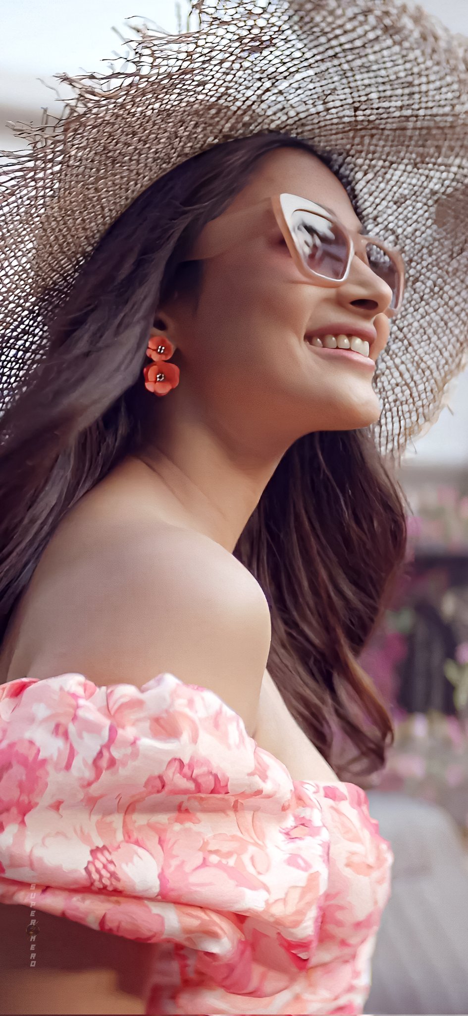 FscIRWraQAIF32-?format=jpg&name=large