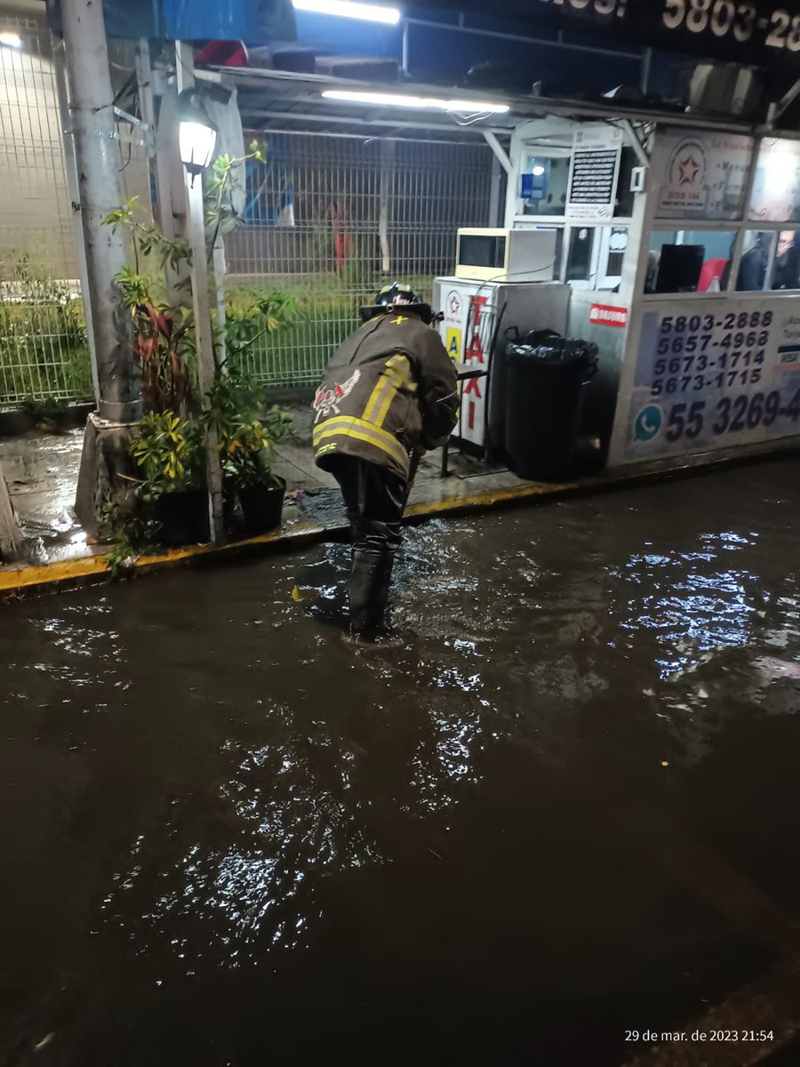 Bomberos_CDMX's tweet photo. Atendemos encharcamiento en Avenida Acoxpa, colonia Villa Coapa, en @TlalpanAl. https://t.co/9mZRWDHa70