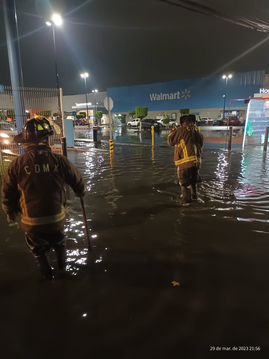 Bomberos_CDMX's tweet photo. Atendemos encharcamiento en Avenida Acoxpa, colonia Villa Coapa, en @TlalpanAl. https://t.co/9mZRWDHa70