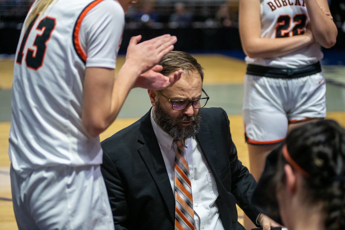 TJack94's tweet photo. As of Tuesday, Chad Meador has officially resigned as the head coach at Summers County. Heck of a run for a great coach and even better guy. Led the program to five state tournament appearances in his six seasons including the Class AA title game earlier this year.
#wvgirlsbb https://t.co/JyzBFOXuFl