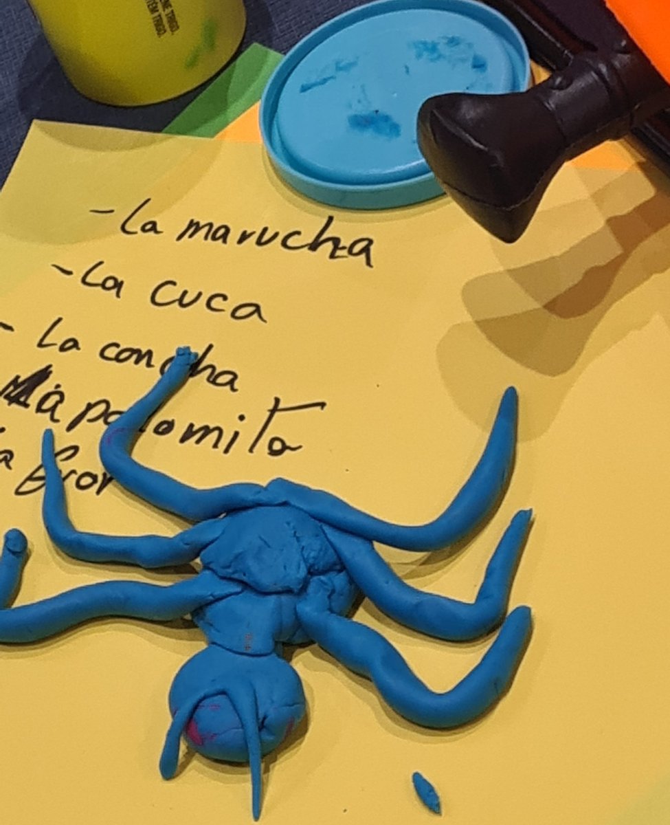 cristinaq's tweet photo. Me he pasado la semana hablando de vaginas para un proyecto de investigación sobre mujeres y femeneidad ¿con qué nombres se conoce? Tesorito, La Tarántula, La Florcita, La Cuca, La Palomita, etc. Esta es la representación simbólica de una mujer en Trujillo :) #Insights #Mujeres https://t.co/ZHeD527Szc