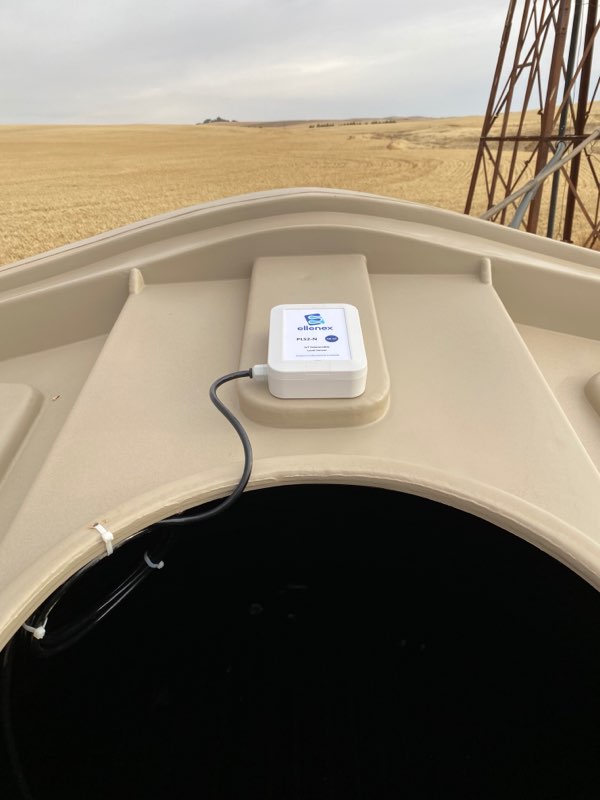 FarmTaskerNV94's tweet photo. Optimize your irrigation systems and reduce water waste with Farmtasker PLS2 water level monitoring IoT sensor! Save money and reduce your environmental impact. See the attached photo of a satisfied farmer. Contact us today to learn more! #SmartFarming #IoT #WaterManagement https://t.co/gWtClFJKF7