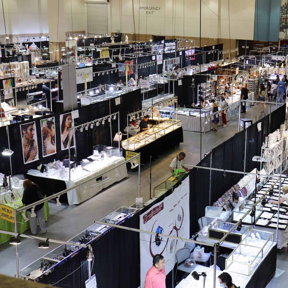 VisitPasadena's tweet photo. International Gem and Jewelry Show returns to the Pasadena Convention Center this weekend. Starting Friday, head over to discover the largest selection of jewelry, gems, chains, &amp; more 💎 Details at https://t.co/21tU97jB81 #visitpasadena #intergem #internationalgemandjewelryshow https://t.co/PXRE6ozJOr
