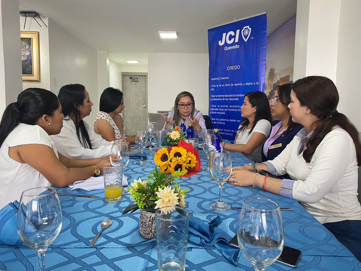 JCIQuevedo's tweet photo. Hoy recibimos la grata visita de nuestra querida VP asignada a @JCIEcuador Ana Karina Carrillo desde JCI Colombia 🫶🏻 compartimos un conversatorio muy motivador con la junta directiva local , el Vicepresidente Ejecutivo de JCI Ecuador Andrés Ramírez y nuestra PN2018 @gabbytaj https://t.co/1h0lxE5lob