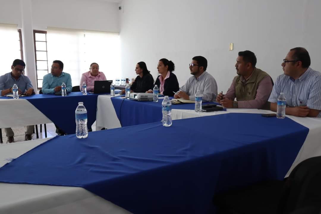 aldosahib's tweet photo. En comisión de movilidad dimos seguimiento al plazo para presentar contrato constitutivo de las empresas de transporte.  Queremos que el SIT sea una realidad para celaya . https://t.co/x07RGvLI1k