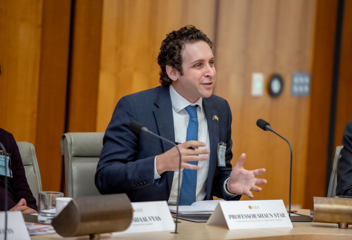 ShaunJStar's tweet photo. A pleasure to visit Parliament House in Canberra this week for a Roundtable discussion on Australia-India relations with IABCA award winners, Members of Parliament, business leaders and diplomats.

Thank you to @Charlton_AB for hosting the event. https://t.co/C79S7a3YHr