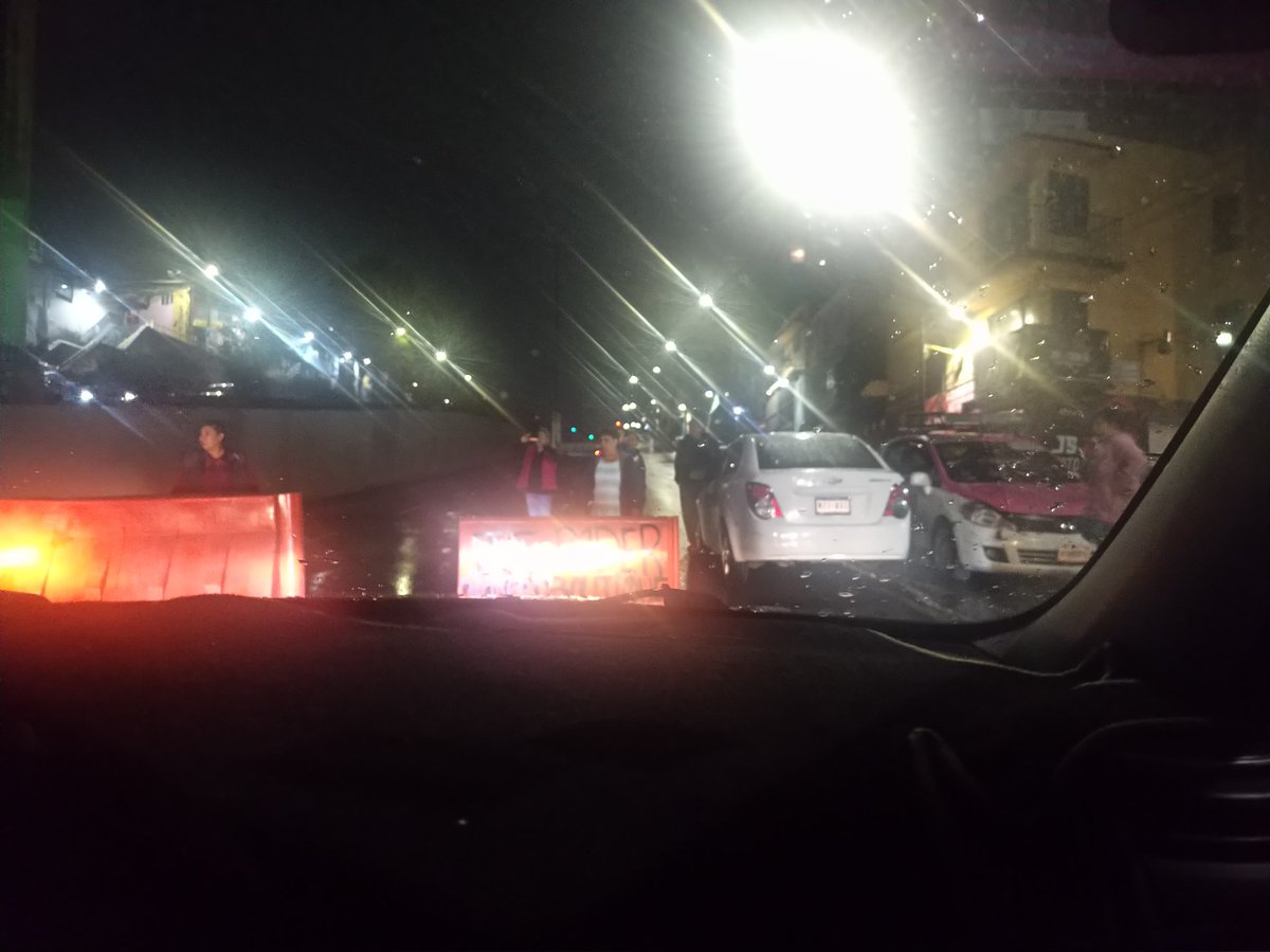 RosaEle11's tweet photo. @C5_CDMX ayuda por favor están cerrando los mugrosos de alta tensión y no permiten el paso @AlvaroObregonMB @lialimon https://t.co/5eOL6n7hQr