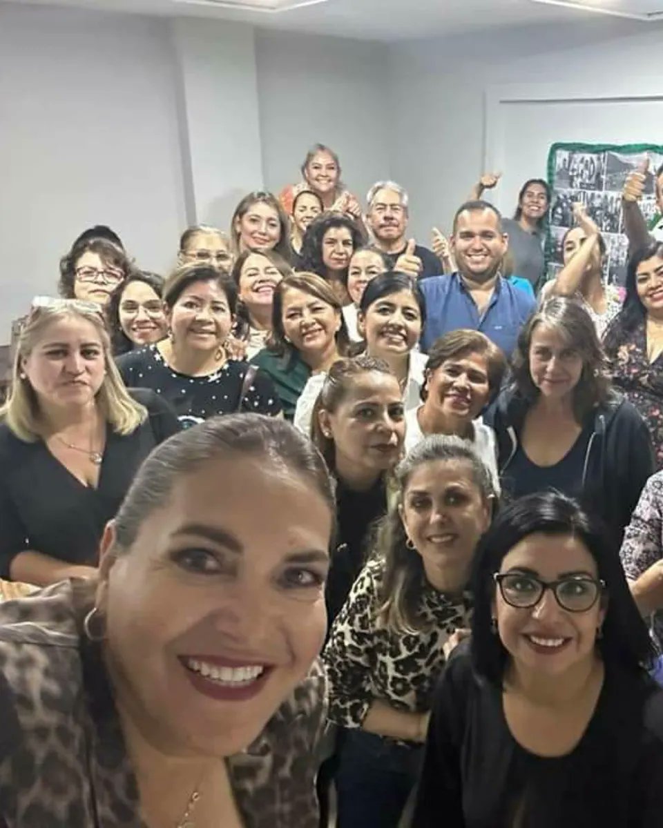 OnmpriL's tweet photo. El día de hoy como cada miércoles tuvimos nuestra reunión de @ONMPRITORREON en donde tratamos temas de la campaña que se avecina, y manejó de las redes, estamos listos y vamos con todo 💪💪👏🏽👏🏽
#ECHADOSPADELANTE 
#sumatealequipoonmpri https://t.co/gbvJjaT6ul