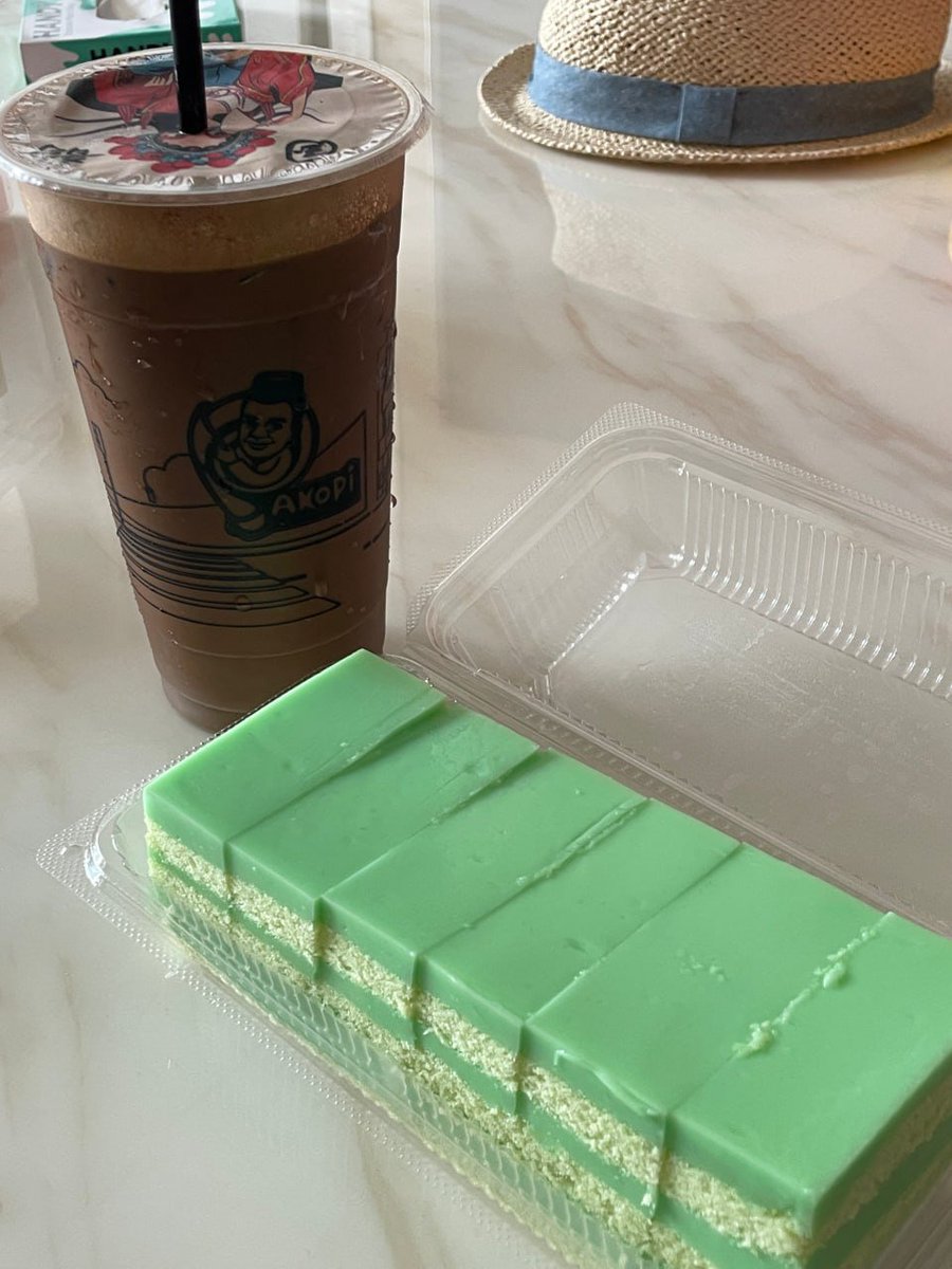 slavechinese's tweet photo. ケーキのない夏は不完全です。 https://t.co/u5NqMHotkh