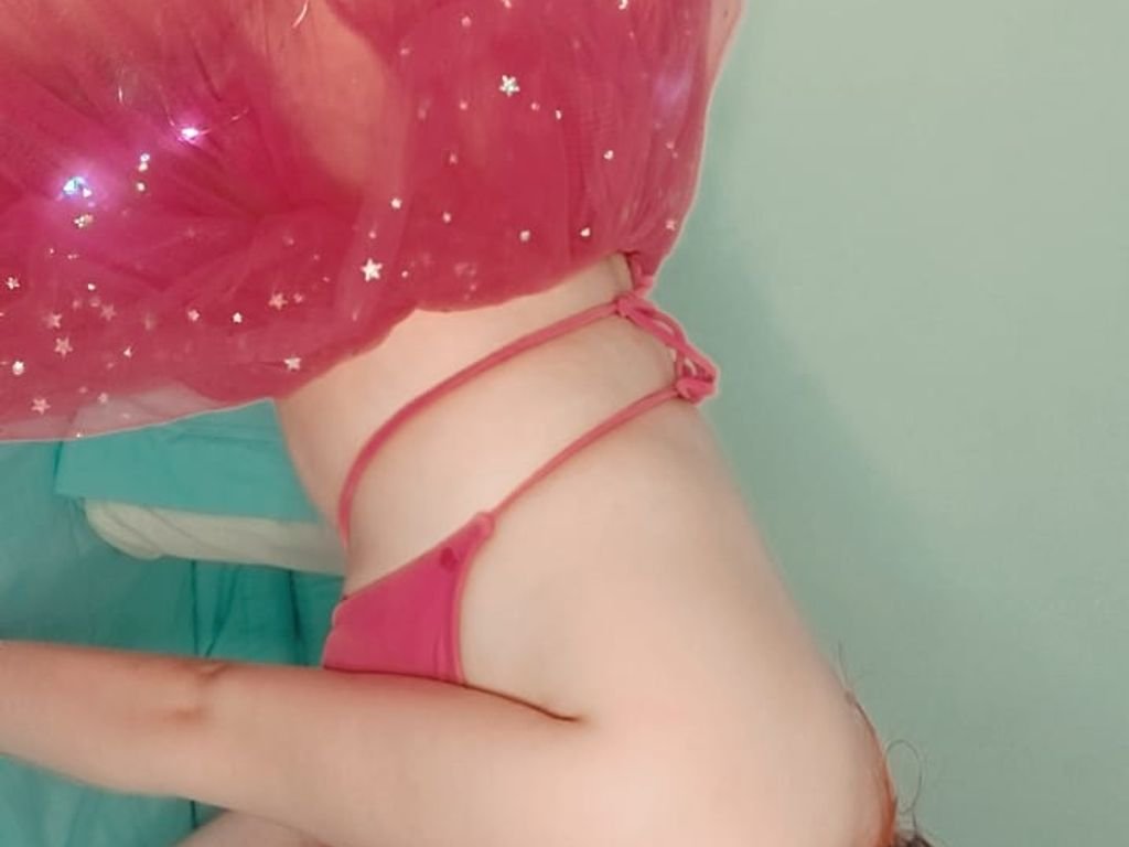 im online https://t.co/Nz1VHiDuvt follow me instagram : https://t.co/kFPU4FZ3W1 https://t.co/mlNpPQng9h