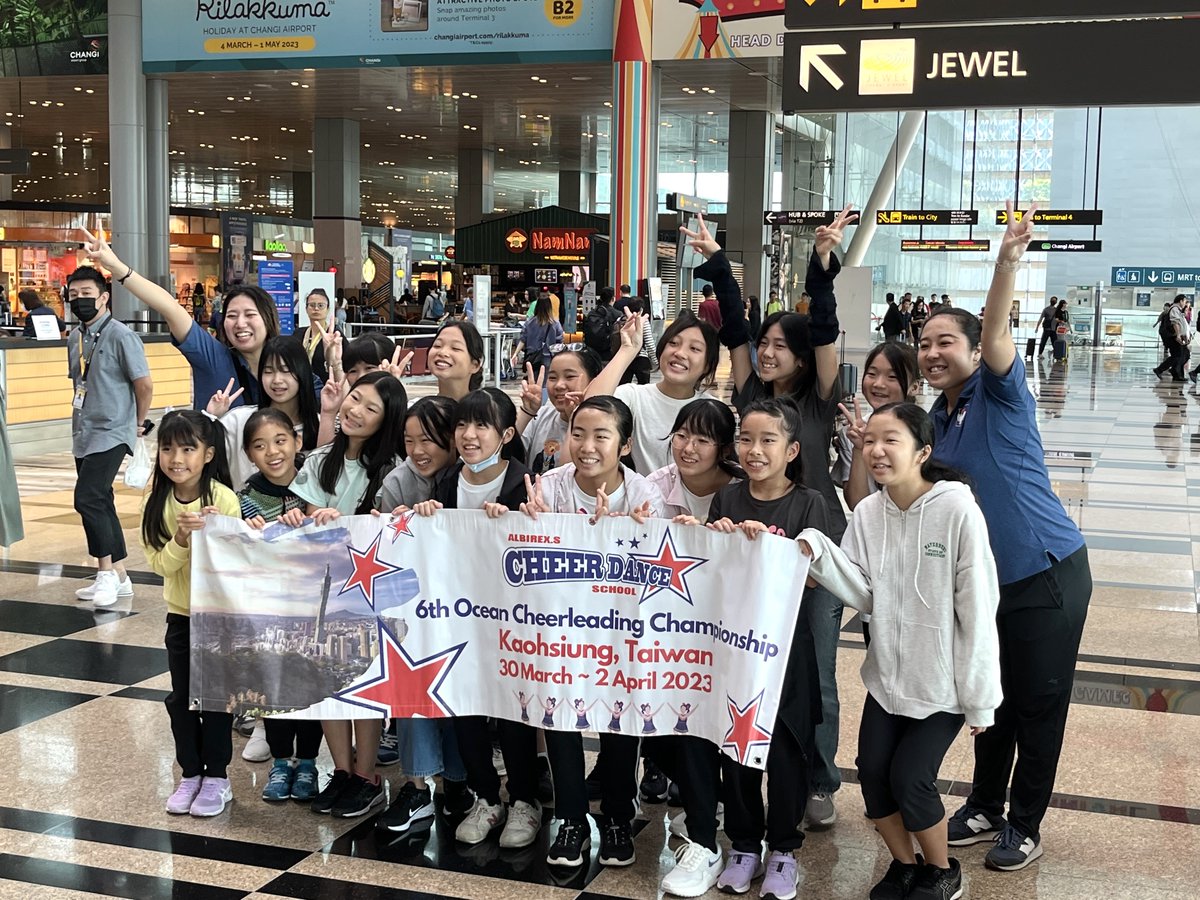 FCJurong's tweet photo. チアスクール生が台湾に向けてチャンギ空港を出発しました！いってらっしゃい！✈️

#albirex #albirex_s
#アルビレックス新潟シンガポール https://t.co/uL4SDavT7o