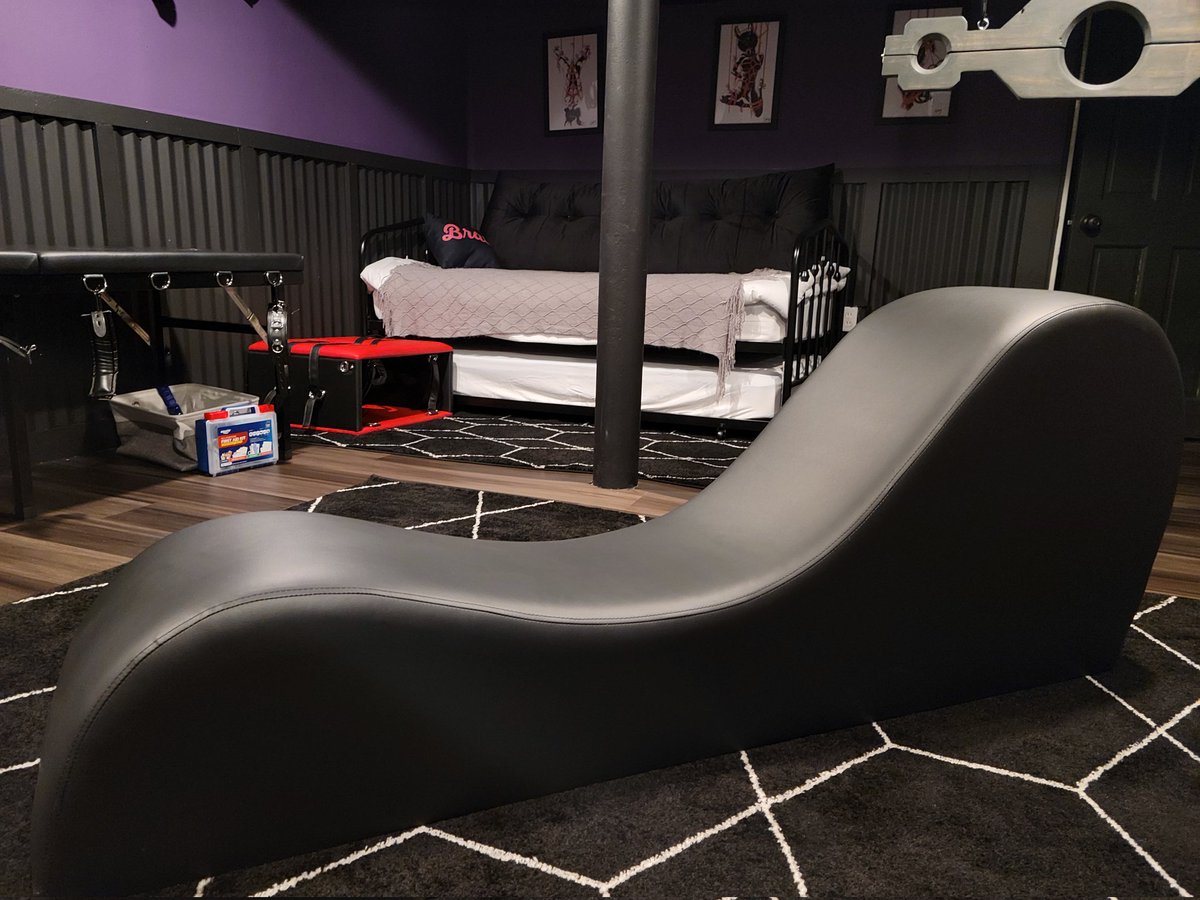 WantonSinners's tweet photo. Today we added this versatile black leather chaise to our playroom.  It supports you in all the right places.  Come experience what Wanton Sinners has to offer. #bestairbnb #airbnb #Cincinnati https://t.co/0pzY7PtlqE