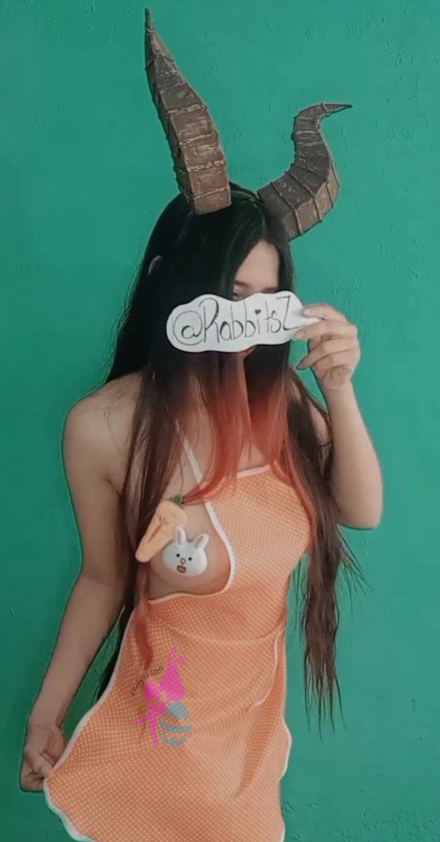 RabbitsZ__'s tweet photo. Quedé encantado con los zings que me envío @Lamm_Hunt vean nomas pinshi chulada 😍 El de detalle con la zanahoria y el conejo en sus tetitas lo amé. Denle amor del bueno y dense una vuelta por su perfil que anda en busca de su corderito.🐑
❤️/Rt para animarla a enviarnos video 🥕 https://t.co/5Z63lFyym1