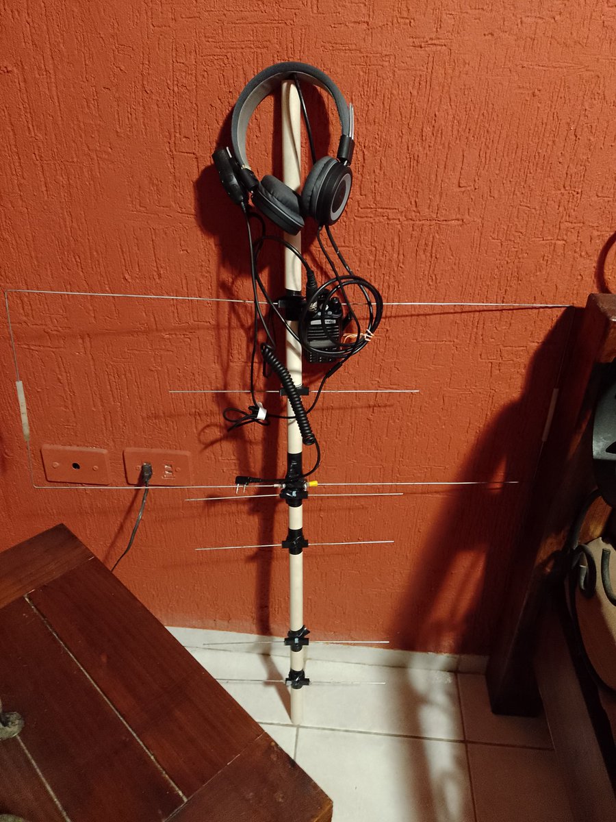 jorgecervera75's tweet photo. Un descanso para mรญ #hamsat kit despuรฉs de darme 4 #qso vรญa #iss y #so50 con @XE1BJ_HEBER , @Xe1ydkGil , #W0SAT y #KO4YB https://t.co/8AO9eLhiya