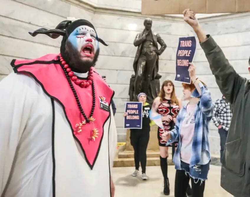 EndWokeness's tweet photo. LGBTQanon Shaman: https://t.co/dpQhCexb2X