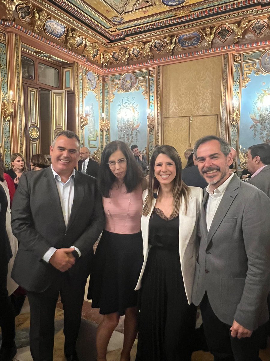 PalomaSF89's tweet photo. Gran esfuerzo de @SEOR_ESP con su consecuente gran resultado en la #GALASEOR23. Reconocimientos, amigos y nuevos proyectos. Qué futuro tan vibrante el que nos espera. #laradioterapiacura #yosedecirlo #oncologiaradioterapica https://t.co/Qwp4fZuLzn