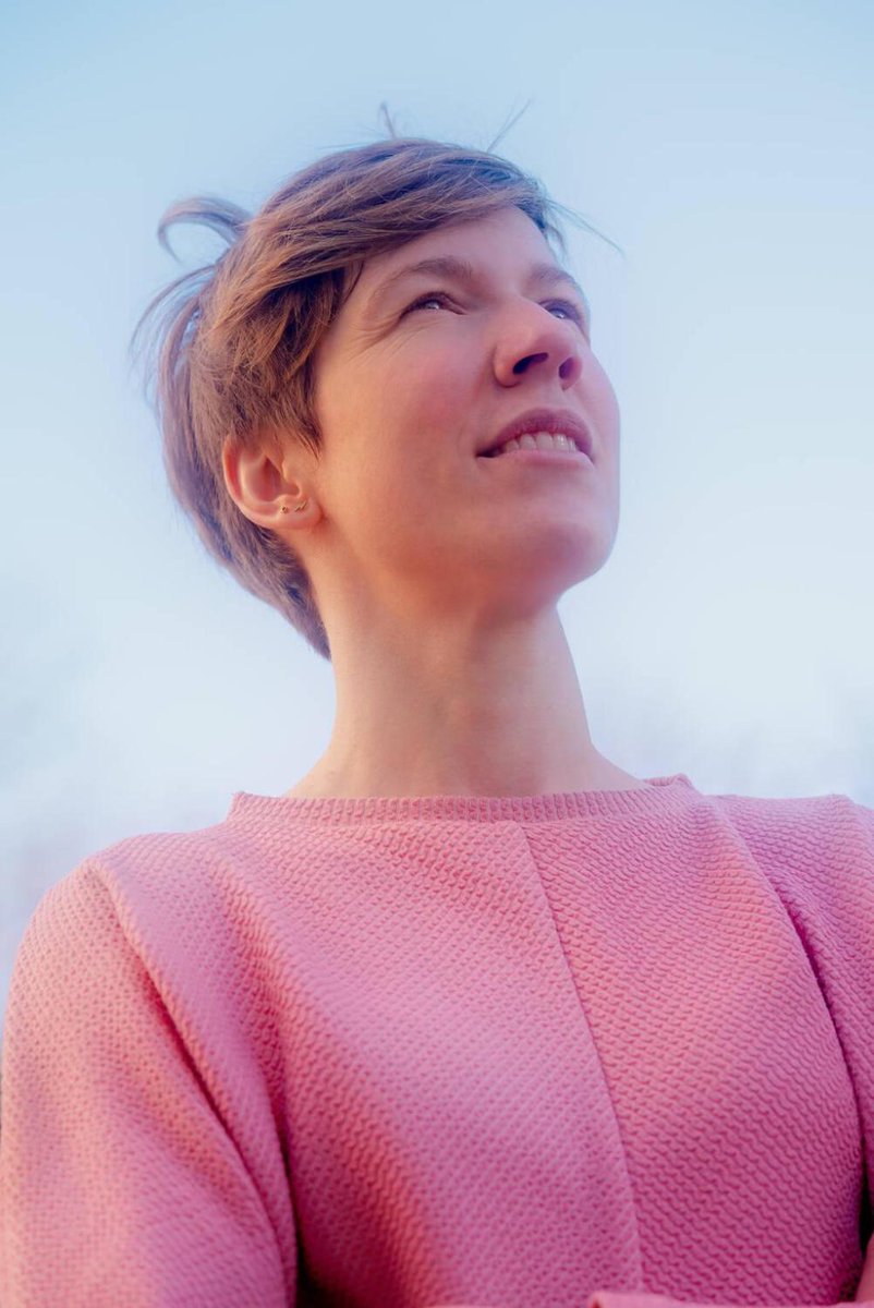 libe's tweet photo. 🏔️ Le portrait @Libe du jour est consacré à @HeidiSevestre. La glaciologue de 35 ans, spécialiste de l’Arctique, conseille les décideurs et multiplie les interventions médiatiques, s’appliquant à garder le sourire malgré la débâcle qu’elle annonce.

➡️ https://t.co/Nu0zCU6f09 https://t.co/dZaRPvGXZh