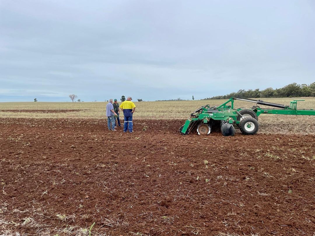 kline_ag's tweet image. Congratulations to the Walker family on receiving their new Powerflex 8.25m machine, delivered by the excellent Temora Truck &amp;amp; Tractor team! 🎉

#powerflex #klineag #tillage #ripping #newholland #farming #australianfarming #australianagriculture