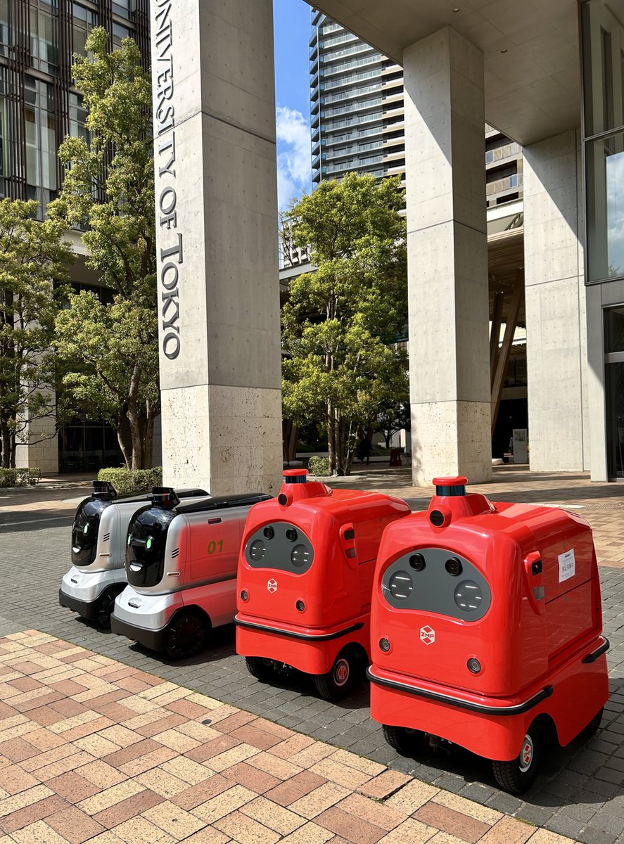 AISTmobiPF's tweet photo. 4台が並ぶと迫力があります！

#柏の葉 #配送ロボット #hacobie #DeliRo https://t.co/6zSZhhQJit