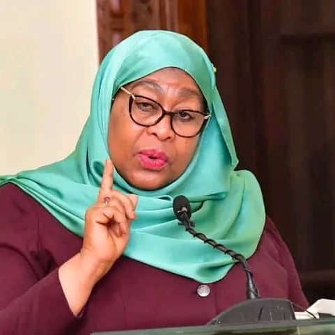 SokwaraT's tweet photo. Mama na RAIS wangu Dkt @SuluhuSamia mm naomba uandae kikosi kazi cha kupitia barua na invoices moja moja ndani ya kipindi cha miaka yako miwili na pia ndani ya mwaka mmoja nyuma kabla ya ww kuwa Rais waweza baini mengi #wakikuzoeawatakuchezea #Urais ni taasisi #nchikwanza🇹🇿🇹🇿 https://t.co/EQk0KEmwgy