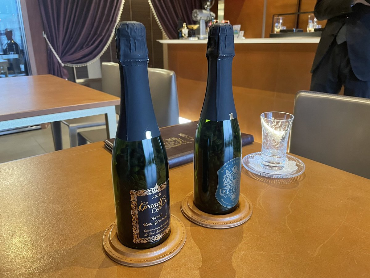 MaedaRealEstate's tweet photo. ある社長さんと東京で待ち合わせしたら、Ginza6にある喫茶店で集合とのこと。

行ってみるとそこはコーヒー豆をボトルキープするお店で、なんとボトルお値段は、一本10000円から🤭

何とも贅沢な時間でしたが、めちゃくちゃ美味しいコーヒーを堪能させて頂きました。

https://t.co/TF4mPn84BI https://t.co/dxn2wHwF6j