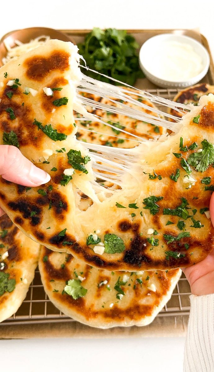 moribyan's tweet photo. All the recipes I’ve made involving naan because I’m obsessed 🤎
1. cheese stuffed garlic naan 
2. tandoori chicken wraps 
3. butter chicken pizzas 
4. meat stuffed naan https://t.co/Rz5h5sj9PS