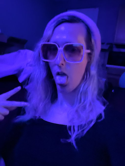 Had fun with some bisexual lighting https://t.co/R1texAuiAm<a href="/tag/newprofilepic"class="tags"><span>#newprofilepic</span></a>