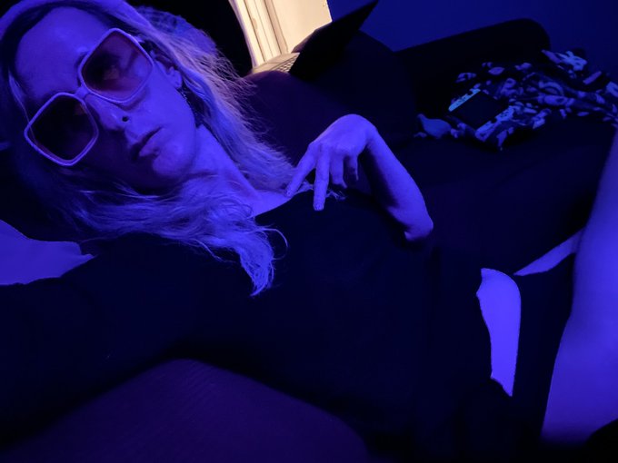Had fun with some bisexual lighting https://t.co/R1texAuiAm<a href="/tag/newprofilepic"class="tags"><span>#newprofilepic</span></a>