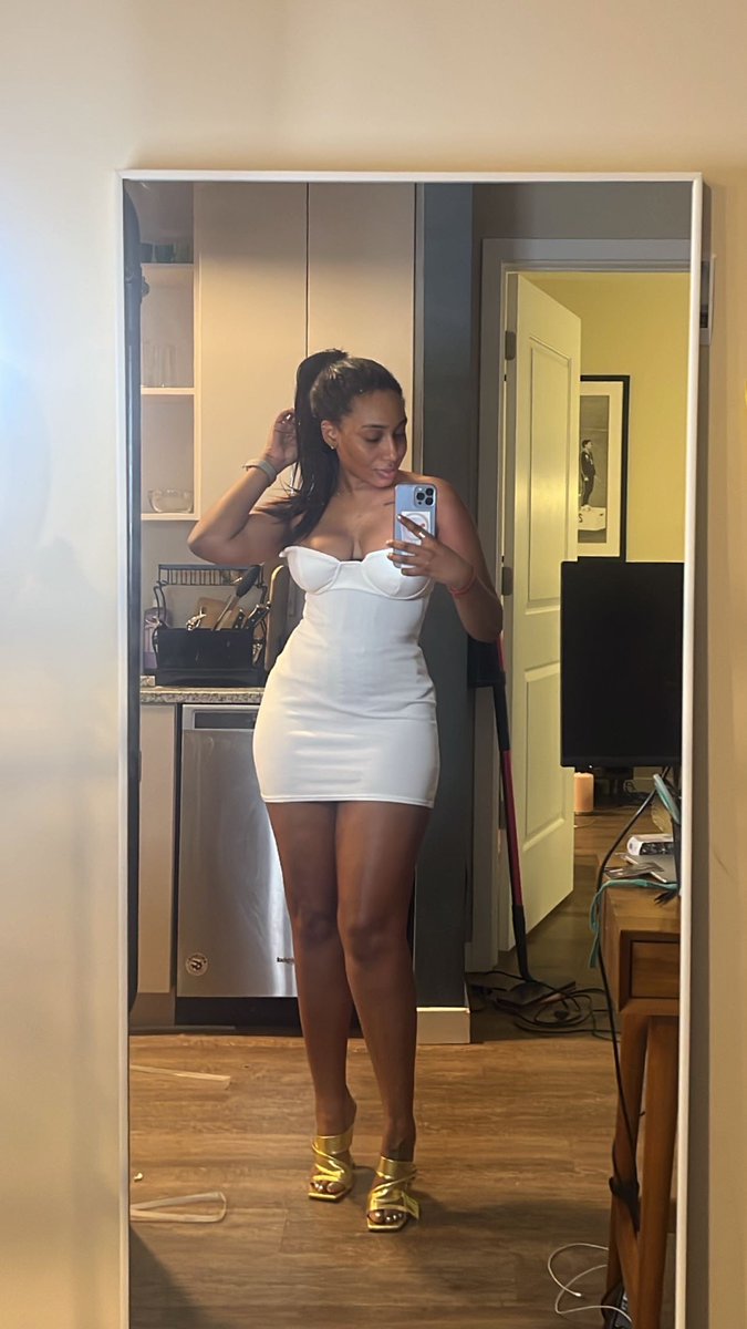 msbunnigold's tweet photo. I tried on a dress I bought in 2018 and it really got me feeling myself.  #30loading #flygirl https://t.co/5xt9mydsz9