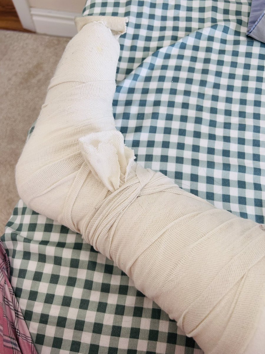 Доёгноол нэг юм гарж бөөсдэй ээ тэмдгэлдэг л байх даа.Дуртайм л даа өөрөө 😂🎂🥂