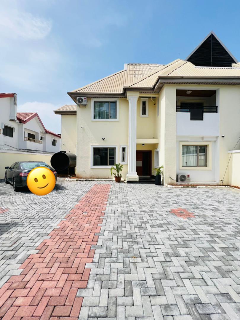 CasaFloHomes's tweet photo. This Is Casa Eko a Newly Furnished Luxurious 4 Bedroom Self Compound Duplex Off Adebayo Doherty, Lekki Phase 1
Amenities include but not limited to:
- 3 Living Rooms 
- 24 hours power supply 
- Top notch Security  
- In-built Bluetooth speaker
For Reservations: ☎️08141493662 https://t.co/1lavVgpsfX