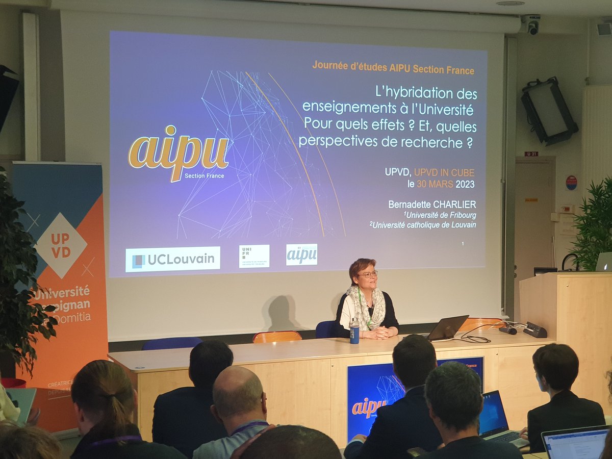 #JEAIPUperpignan Ouverture de la journée : conférence sur le thème de l'#hybridation des #enseignements à l'#université : pour quels effets et quelles perspectives de recherche ? 
Merci à Bernadette Charlier, Professeur émérite en sciences de l'éducation à l’<a href="/unifr/">Uni Fribourg</a>