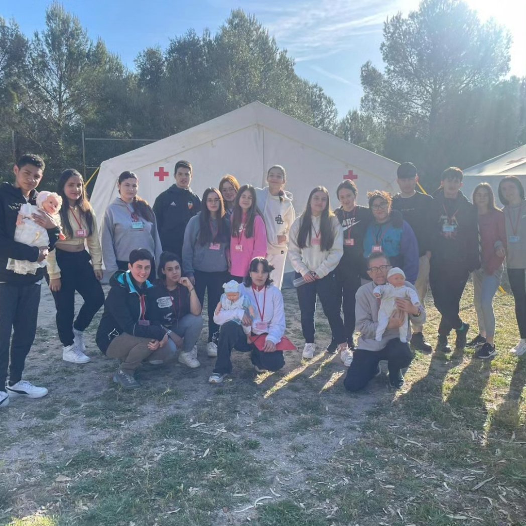 JosepDeRibera's tweet photo. Alumnat del Josep de Ribera participa, amb companyes i companys de l'institut de Jalance, en una simulació de campament de refugiats en la serra d'Ador, organitzat per @cruzrojaesp
#migracionsforçades
#Refugiat #ods2030 https://t.co/56eKiPwaBy